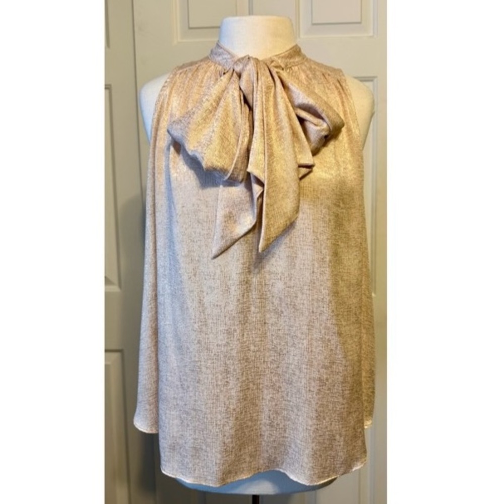 Women’s Judith March Front Bow Crème/Gold Shimmer Sleeveless Blouse, Size L